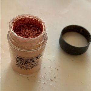 MAC Cosmetics Makeup - MAC Pigment In Melon MAC Cosmetics Makeup - MAC Pigment In Melon